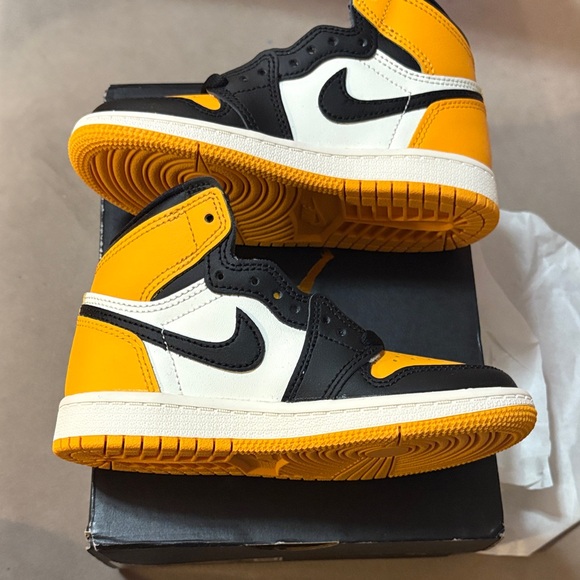 Nike Kids Black White and Yellow Sneakers